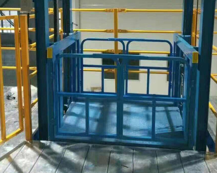 四平导轨式货梯